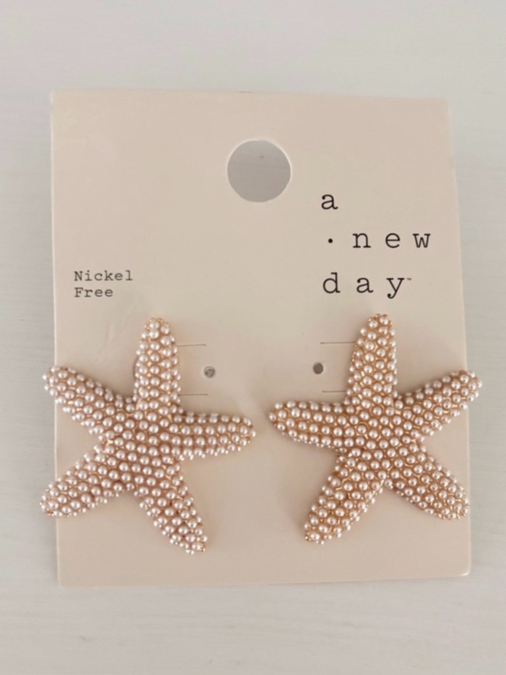 A NEW DAY Tiny Pearl/Gold Starfish Earrings NWT